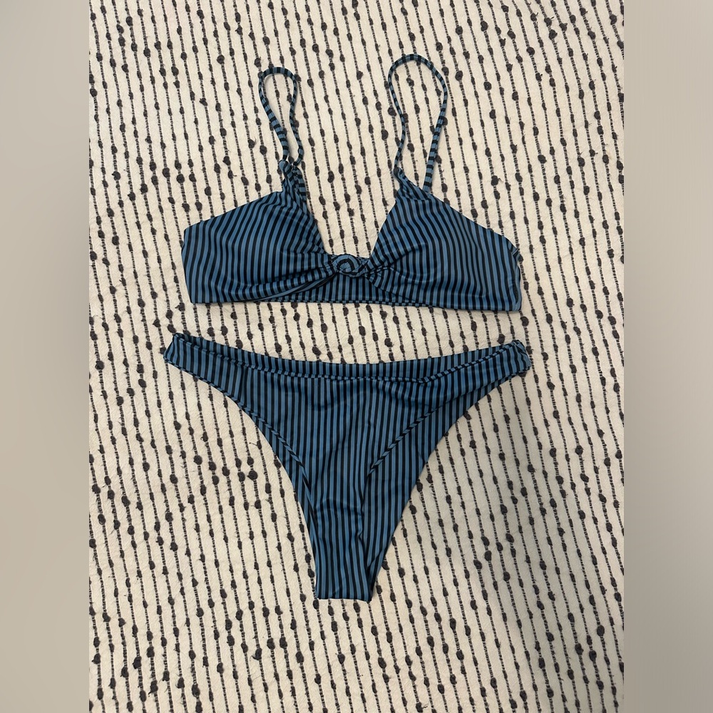 Striped cheeky bikini